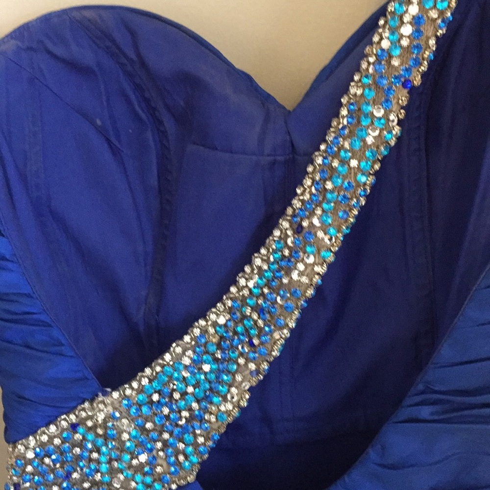 Saphire blue trumpet gown.  Open back rhinestoned - Picture 5 of 5